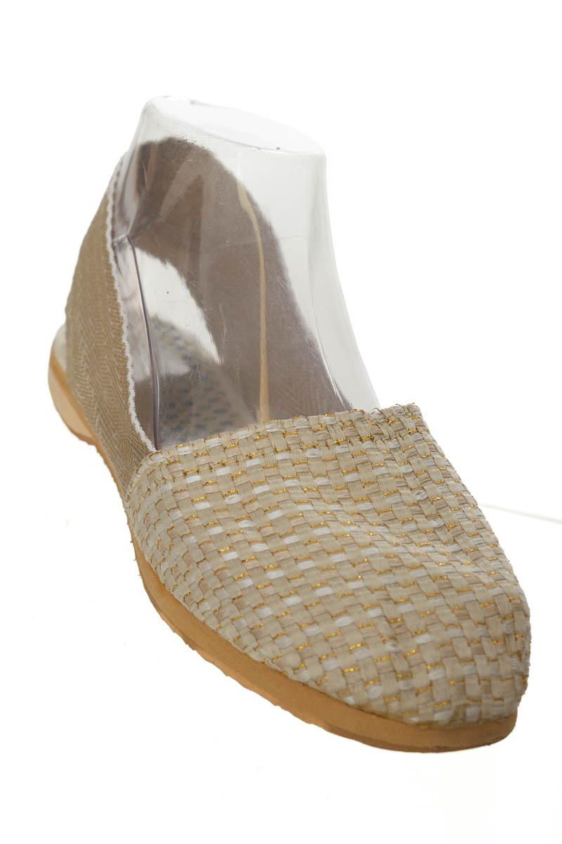 Zapatos color Beige - Closeando