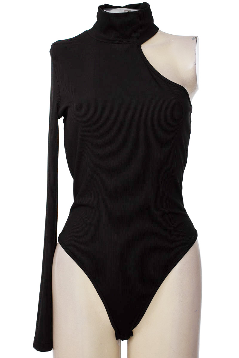 Top / Camiseta color Negro - Closeando