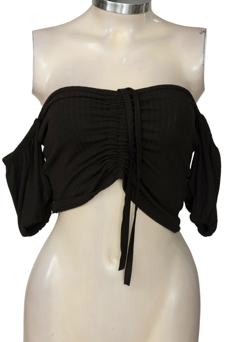 Top / Camiseta color Negro - Closeando
