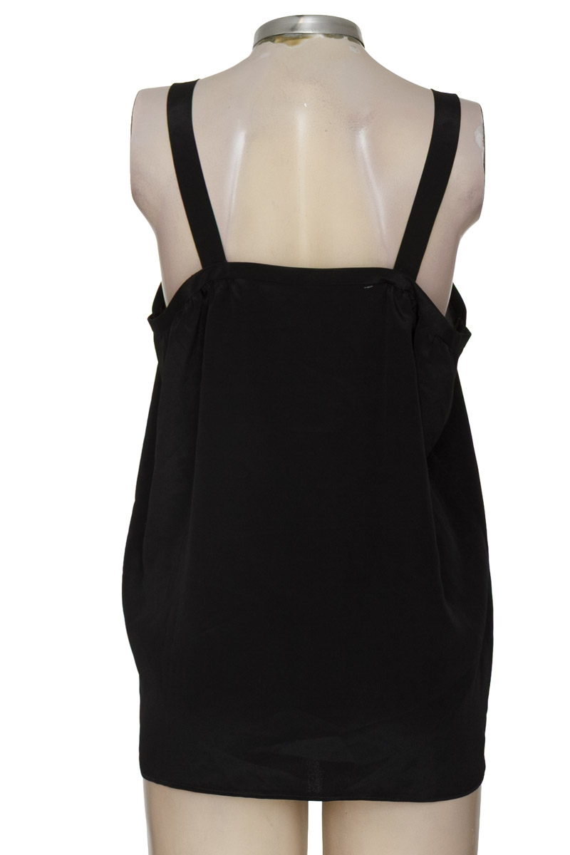 Blusa color Negro - Closeando