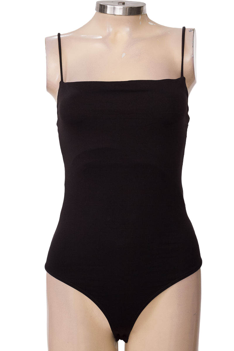 Top / Camiseta color Negro - Zara