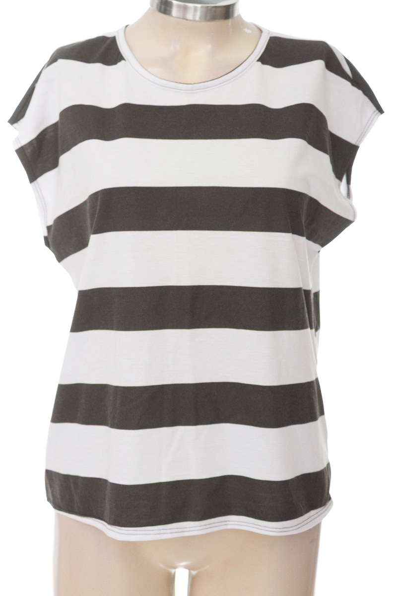 Top / Camiseta color Negro - Carmel