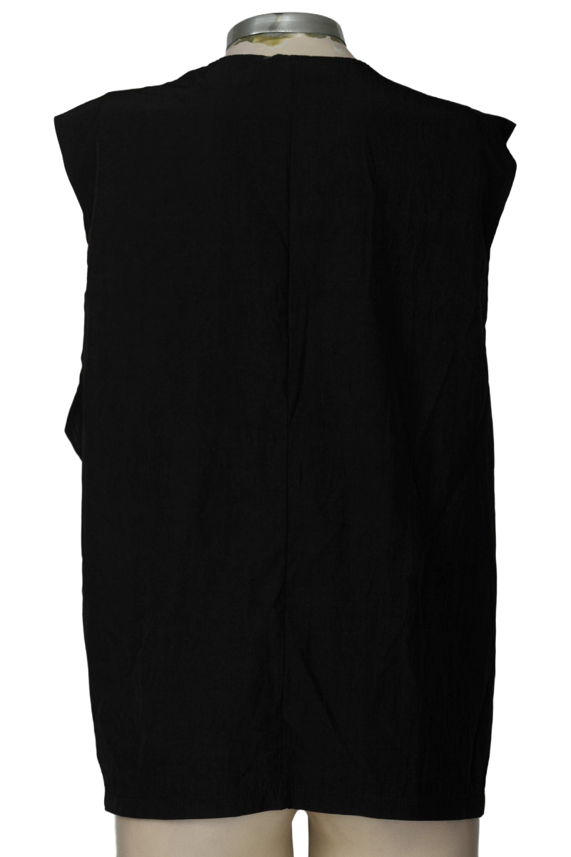 Top / Camiseta color Negro - Closeando