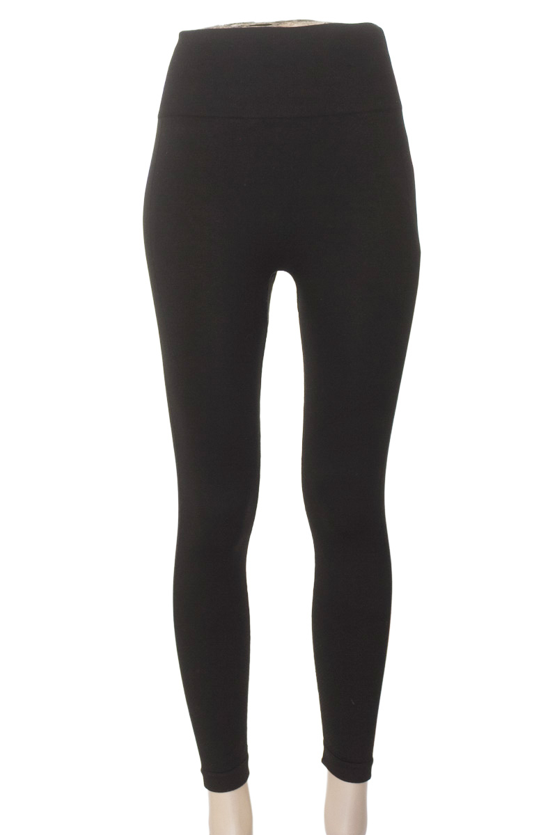 Ropa Deportiva / Salida de Baño color Negro - Closeando