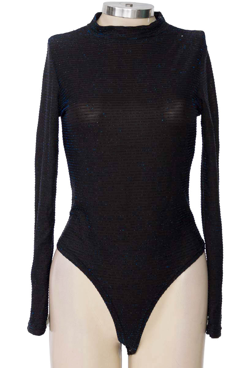 Top / Camiseta color Negro - Closeando