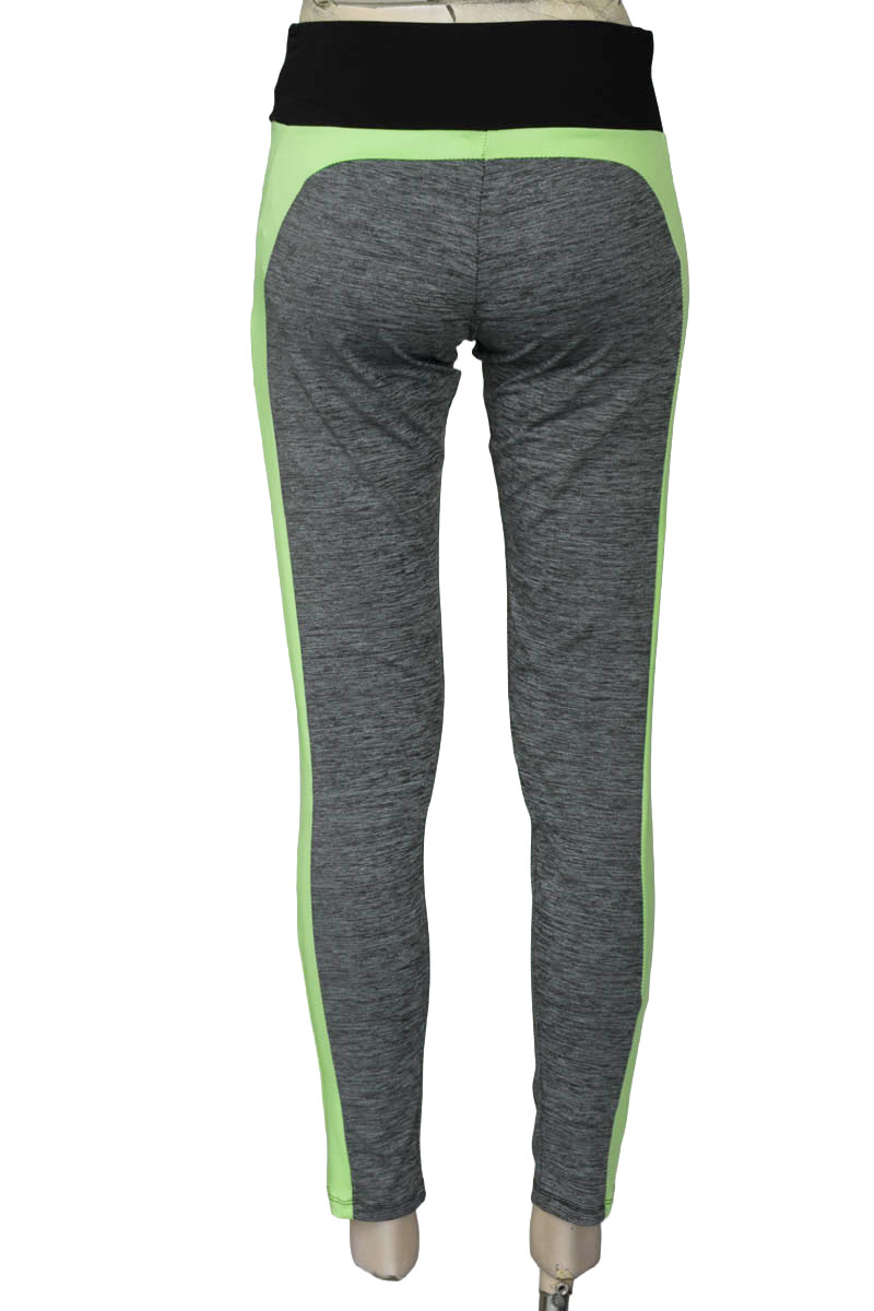 Ropa Deportiva / Salida de Baño color Gris - Closeando