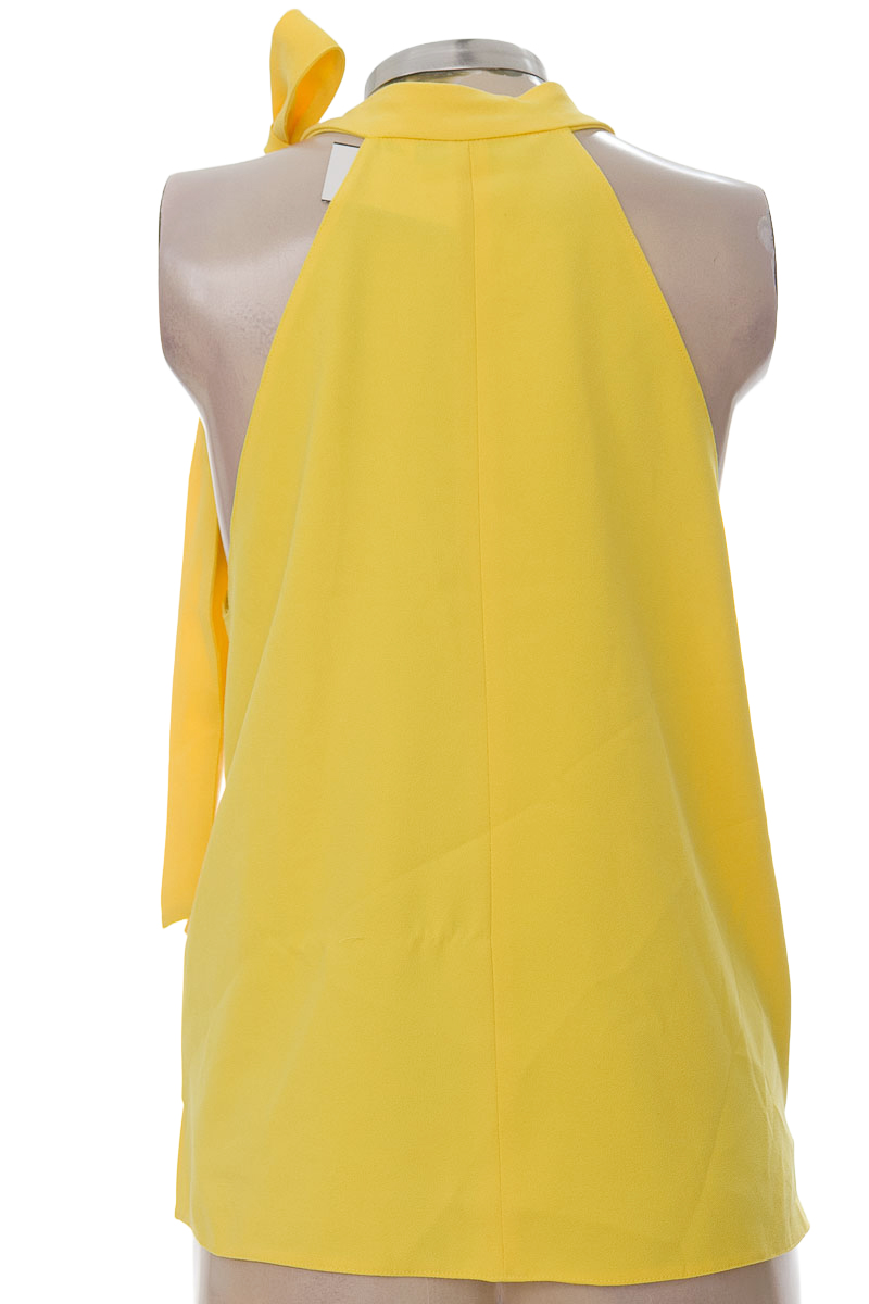Top / Camiseta color Amarillo - Zara