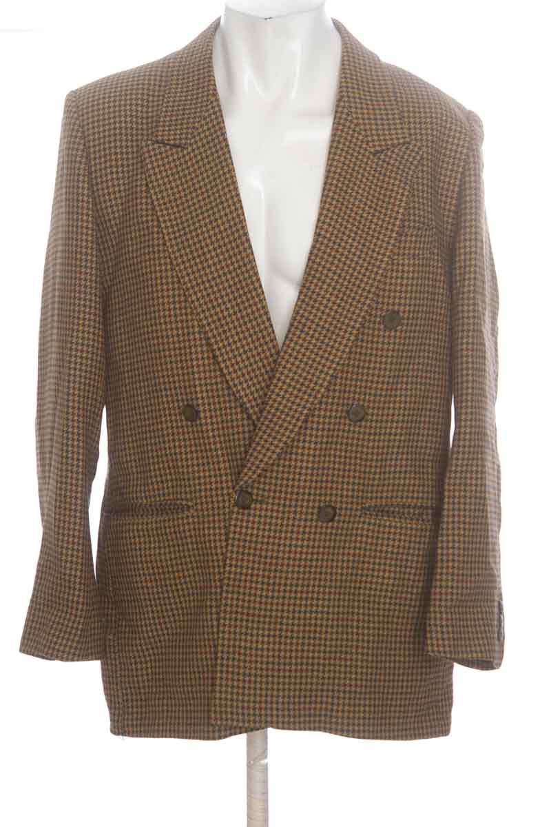 Chaqueta color Café - Closeando