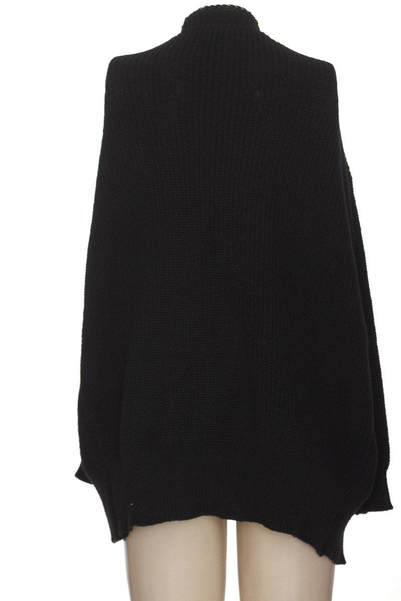 Sweater color Negro - Closeando