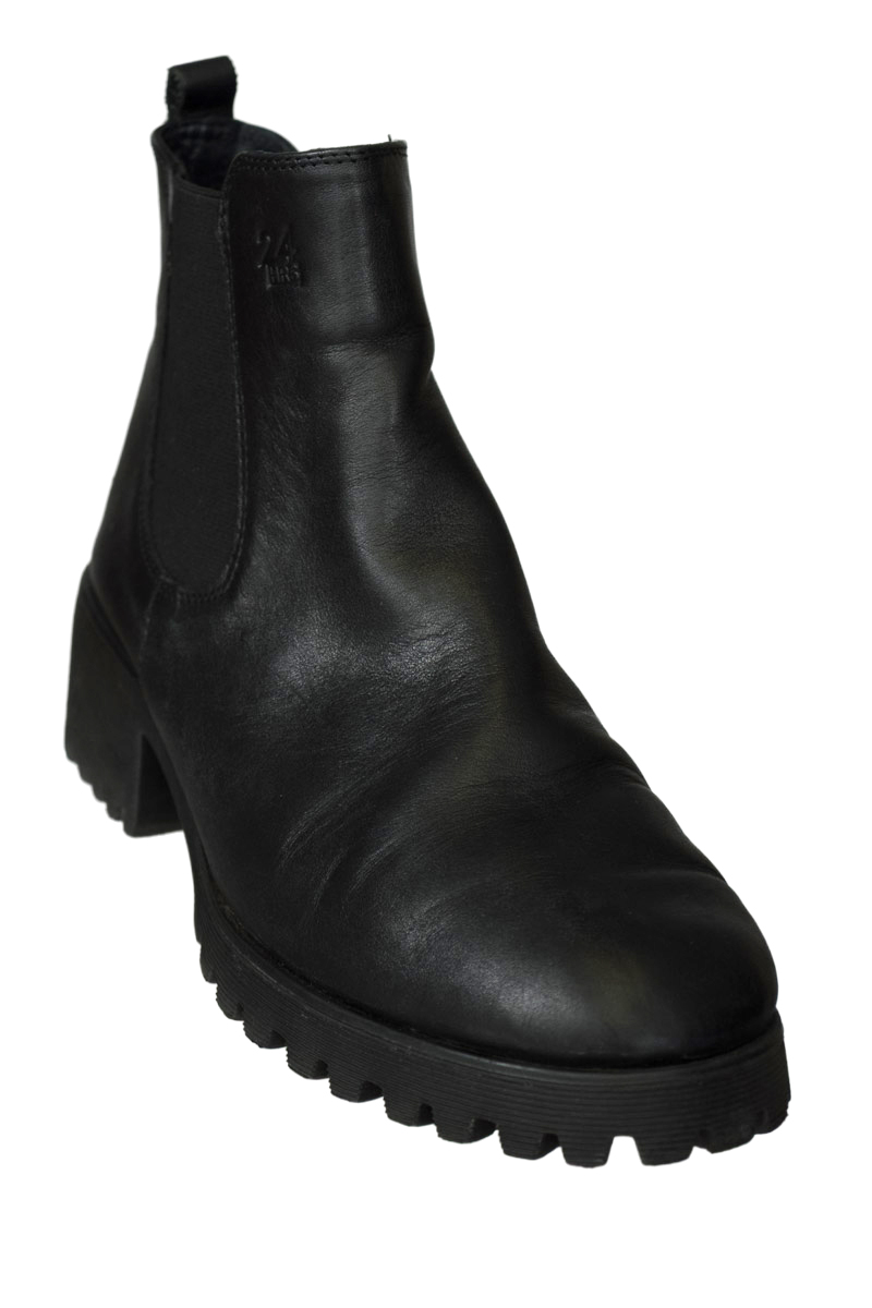 Zapatos color Negro - 24 HRS