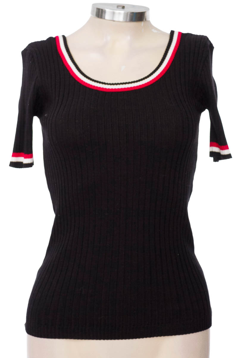 Top / Camiseta color Negro - ELA