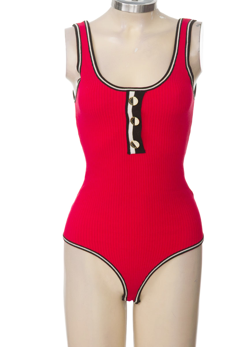 Top / Camiseta color Rojo - Studio F