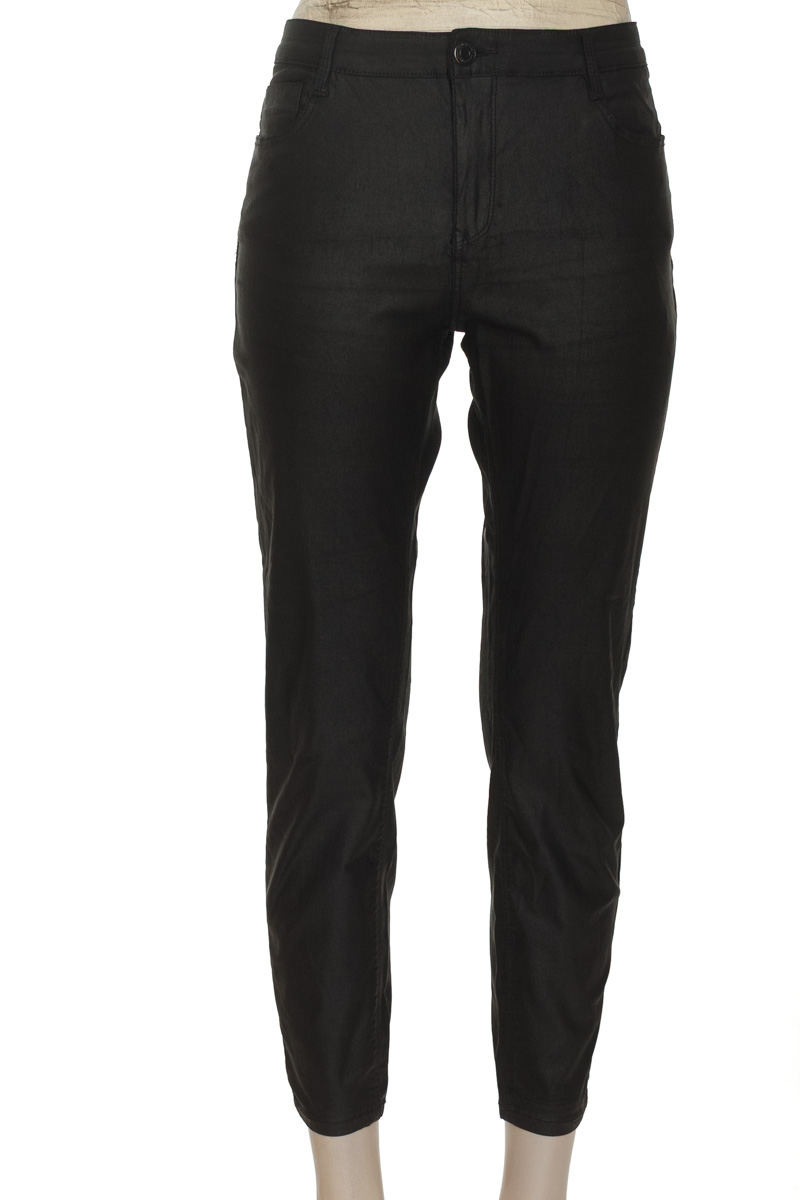 Pantalones color Negro - Stradivarius