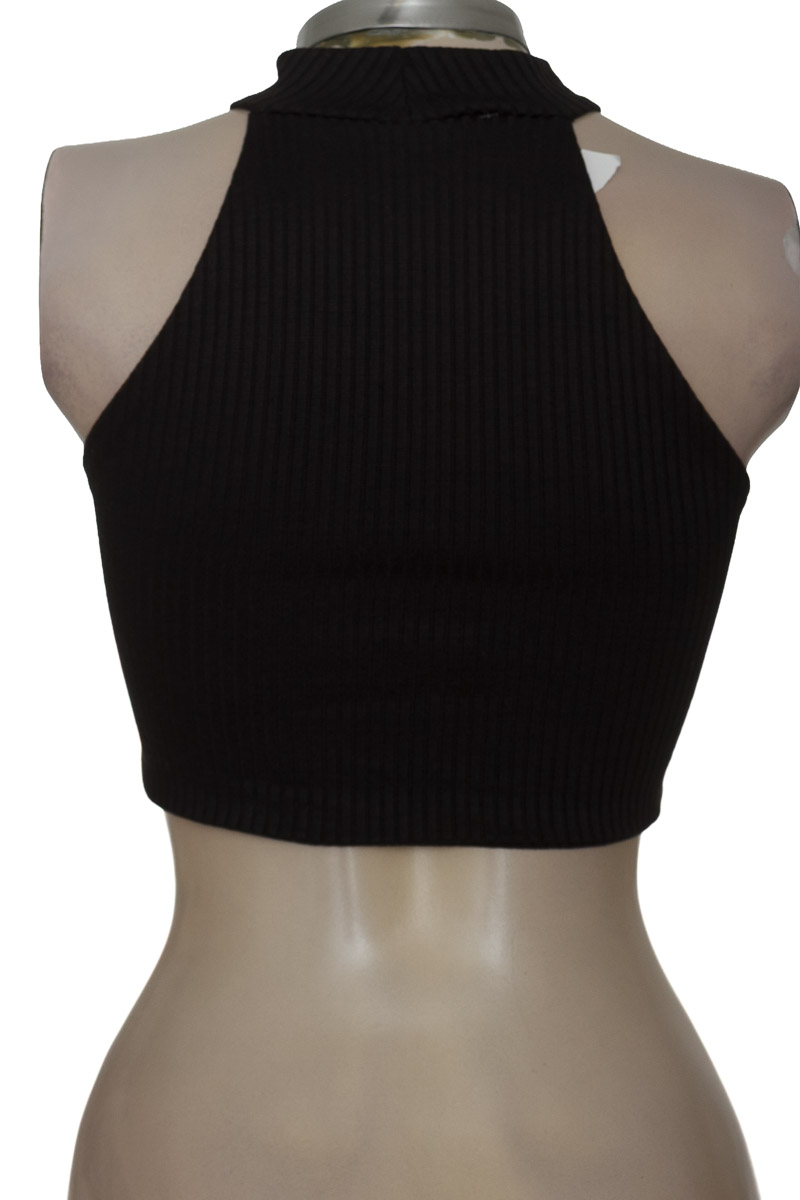 Top / Camiseta color Negro - Closeando