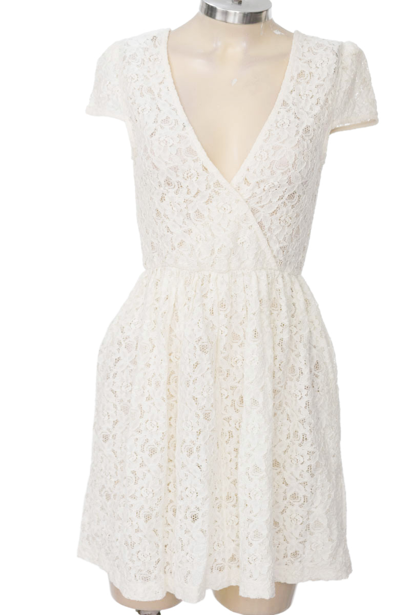 Vestido / Enterizo color Blanco - Closeando