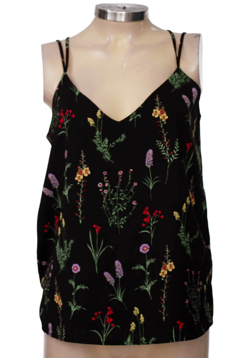 Top / Camiseta color Negro - Closeando