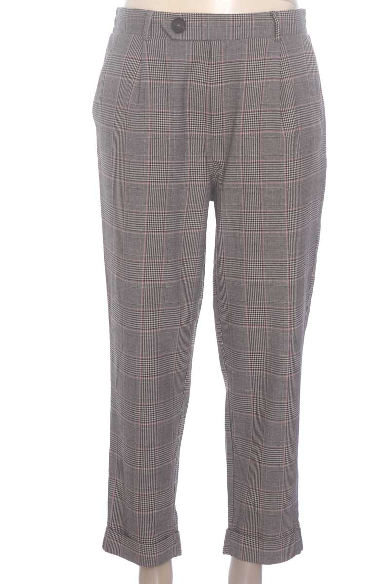 Pantalones color Gris - Stradivarius