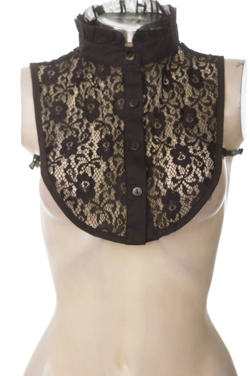 Top / Camiseta color Negro - Closeando