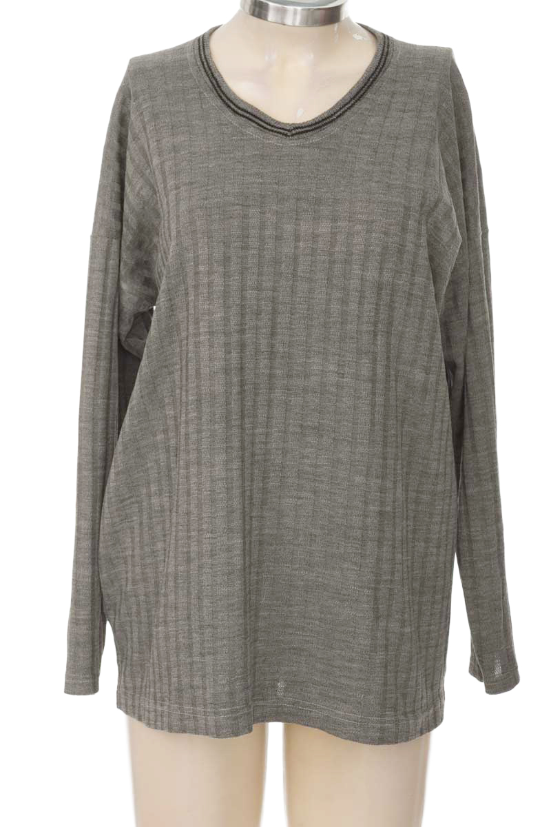 Sweater color Gris - Closeando