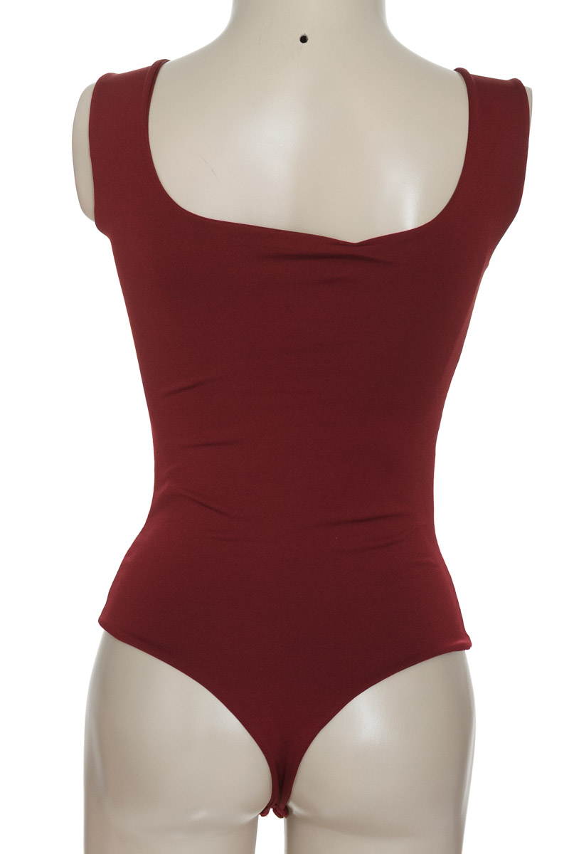 Top / Camiseta color Vinotinto - Closeando