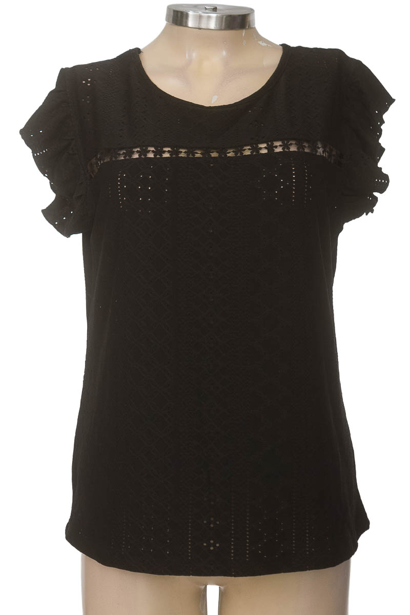 Top / Camiseta color Negro - Closeando