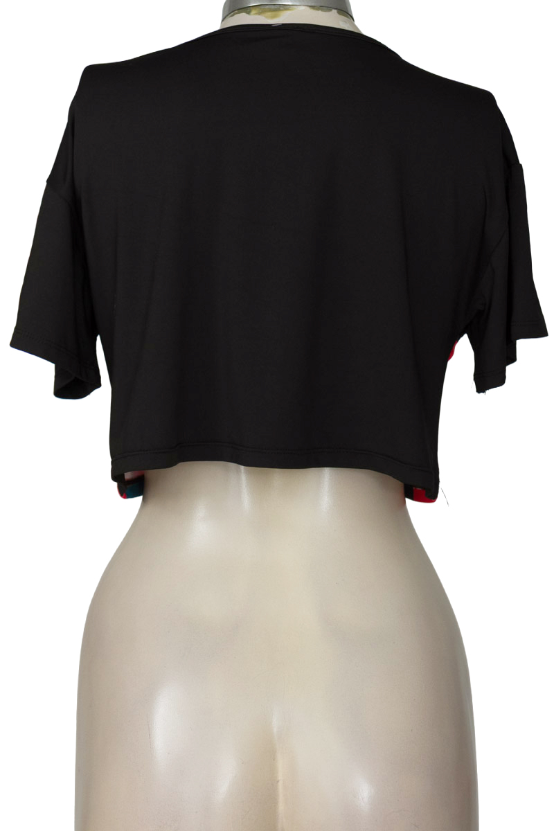Top / Camiseta color Negro - Closeando