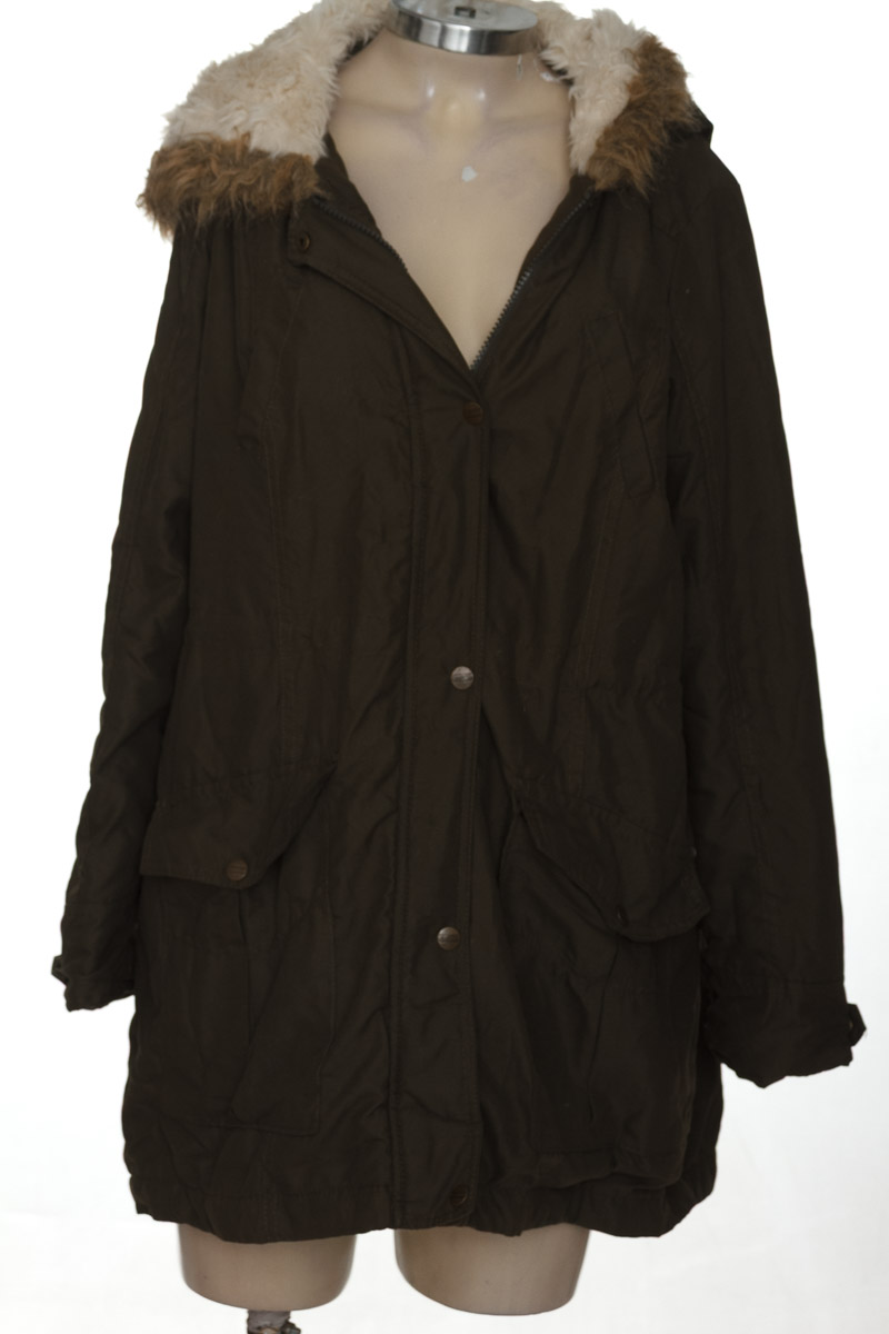 Chaqueta / Abrigo color Verde - Newboat