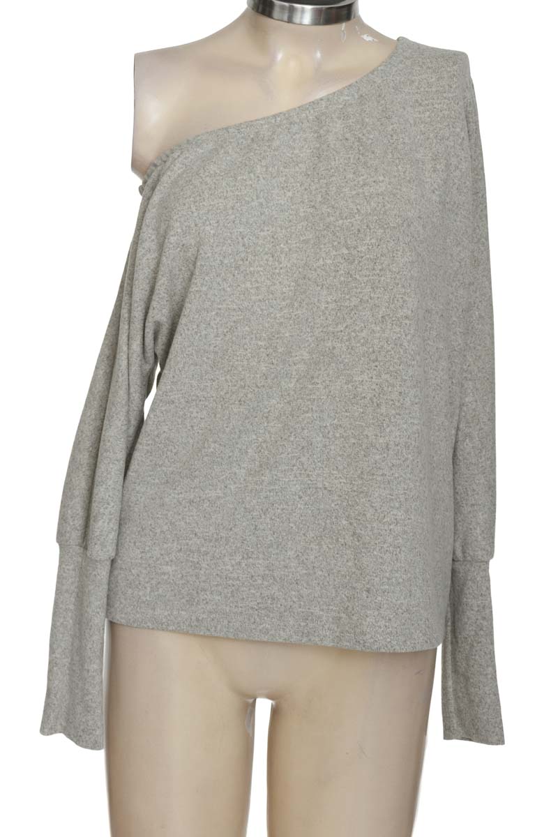 Sweater color Gris - Closeando
