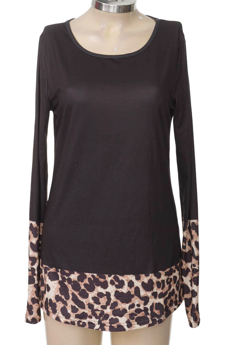 Top / Camiseta color Negro - Closeando