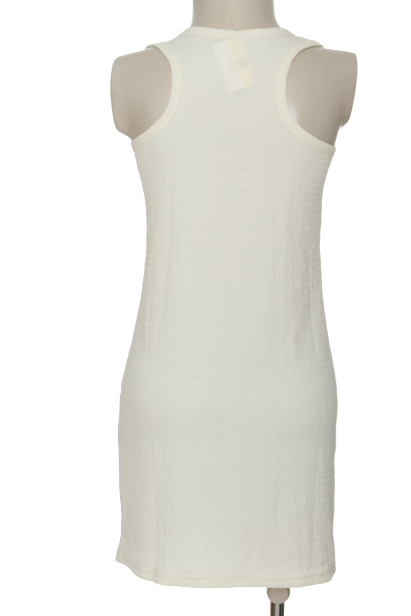 Vestido / Enterizo color Beige - Closeando