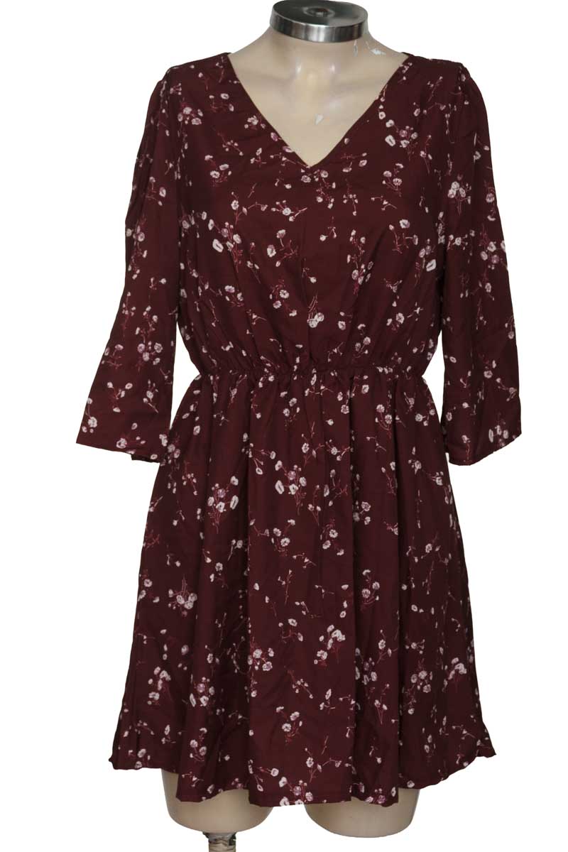 Vestido / Enterizo color Vinotinto - Closeando