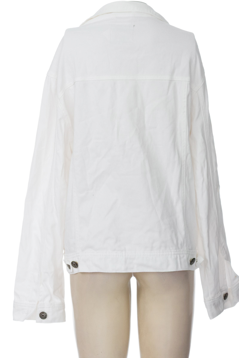 Chaqueta / Abrigo color Blanco - Closeando