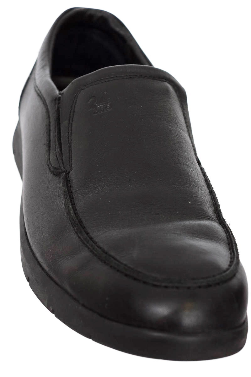 Zapato color Negro - 24 HRS