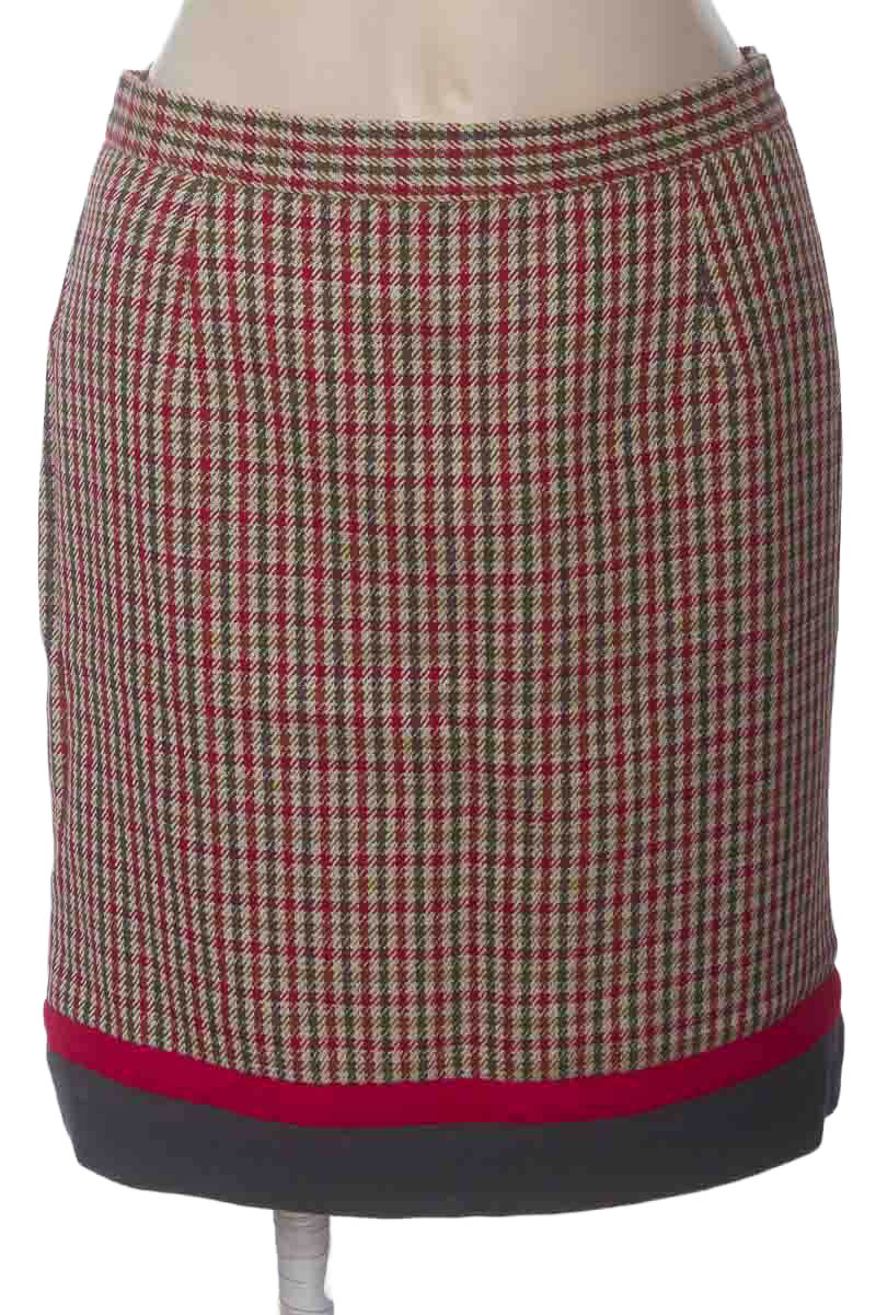 Falda color Beige - Closeando