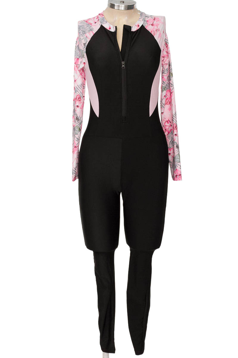 Ropa Deportiva / Salida de Baño color Negro - Closeando