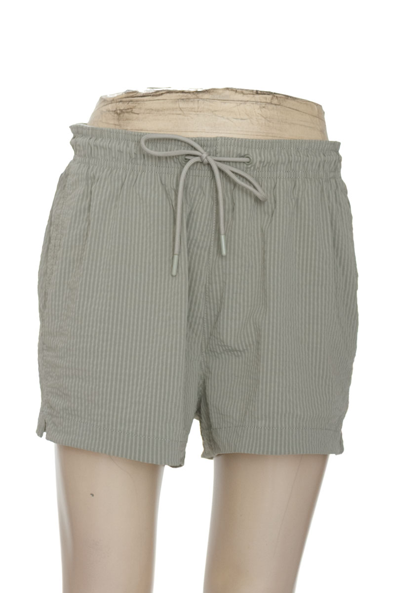Bermuda - Pantaloneta color Verde - H&M