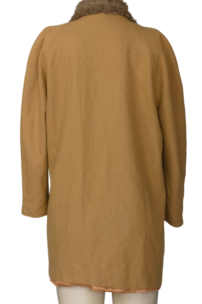 Chaqueta / Abrigo color Beige - Closeando