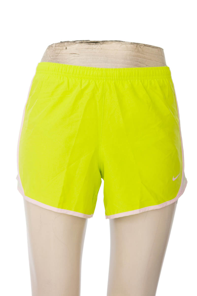 Ropa Deportiva / Salida de Baño color Verde - Nike