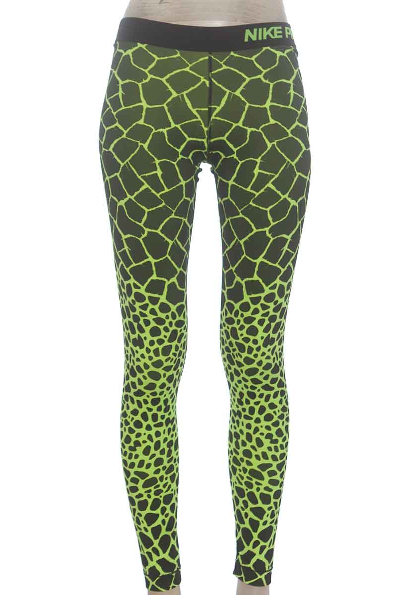 Ropa Deportiva / Salida de Baño color Negro - Nike