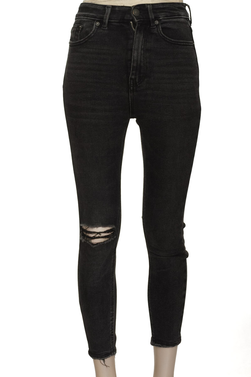 Pantalones color Negro - Stradivarius
