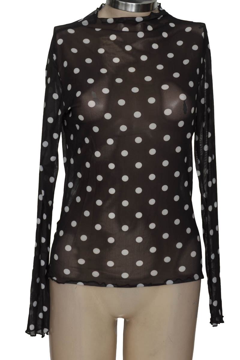 Top / Camiseta color Negro - Closeando