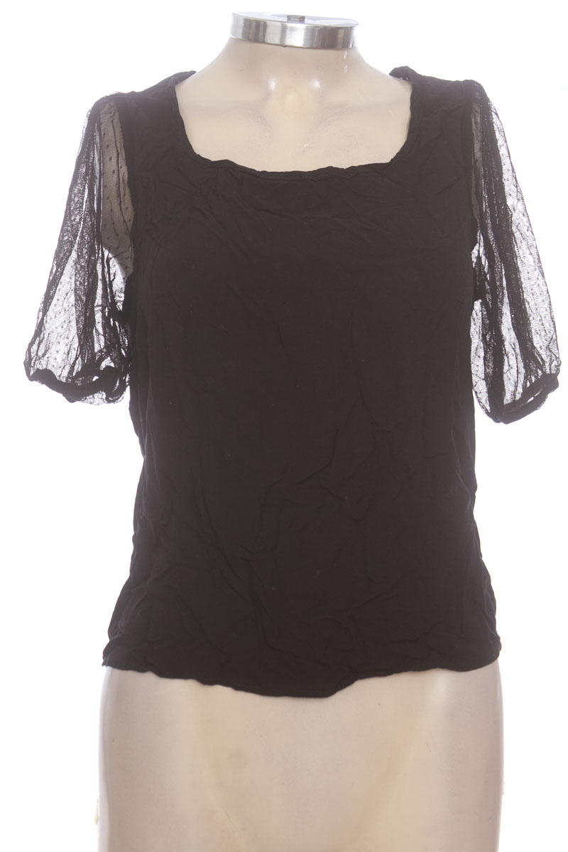 Top / Camiseta color Negro - Yerba Buena
