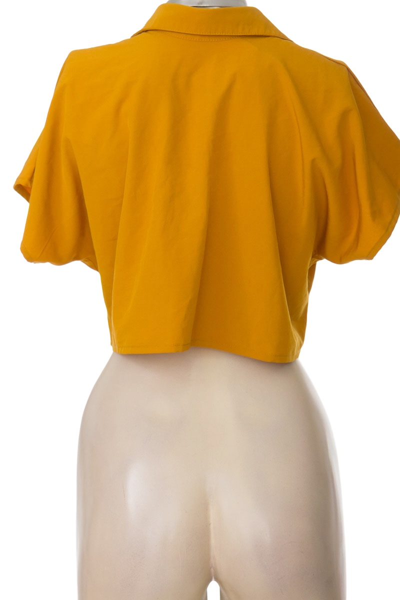 Top / Camiseta color Mostaza - Closeando