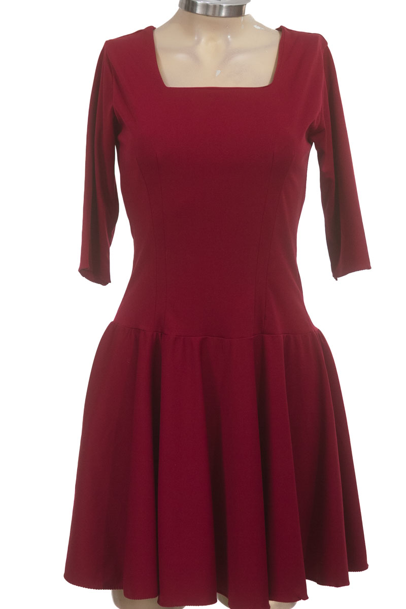 Vestido / Enterizo color Vinotinto - Closeando