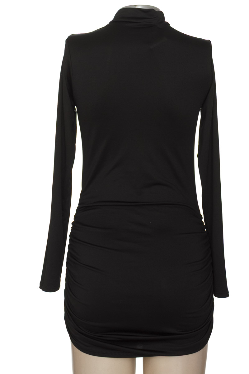 Vestido / Enterizo color Negro - Closeando