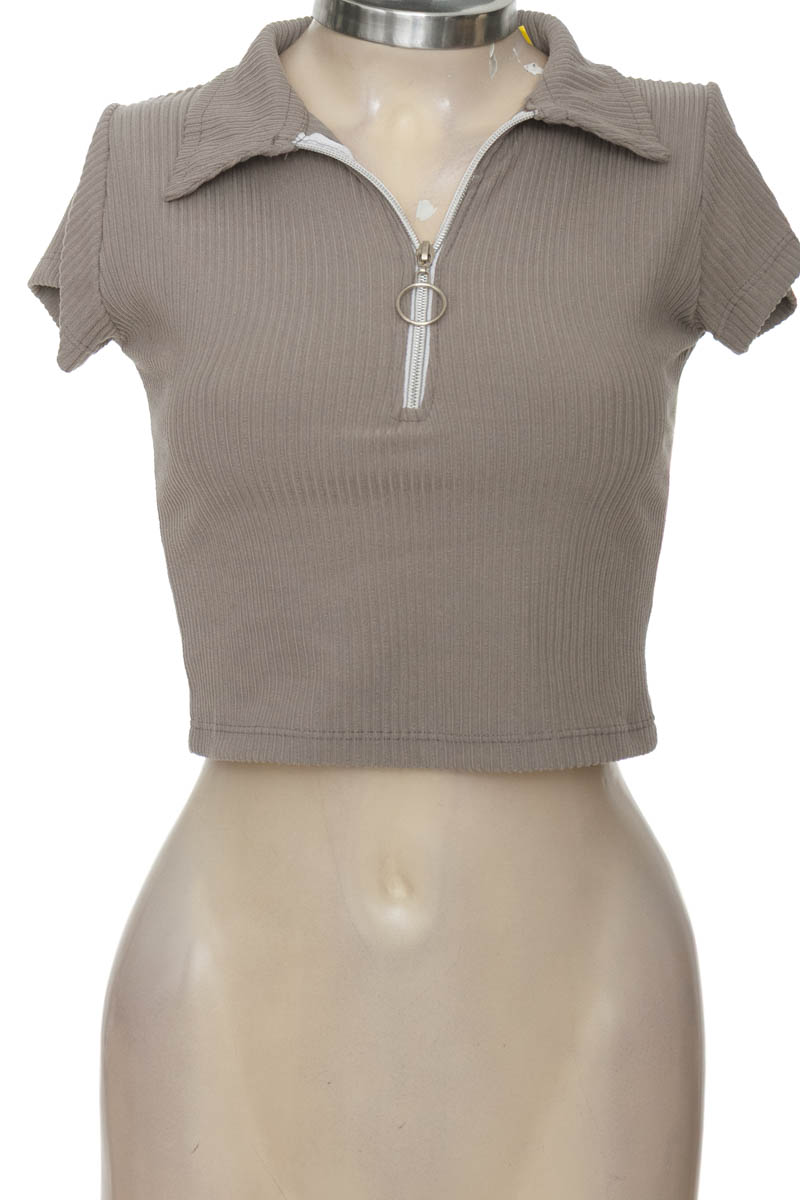 Top / Camiseta color Gris - Closeando