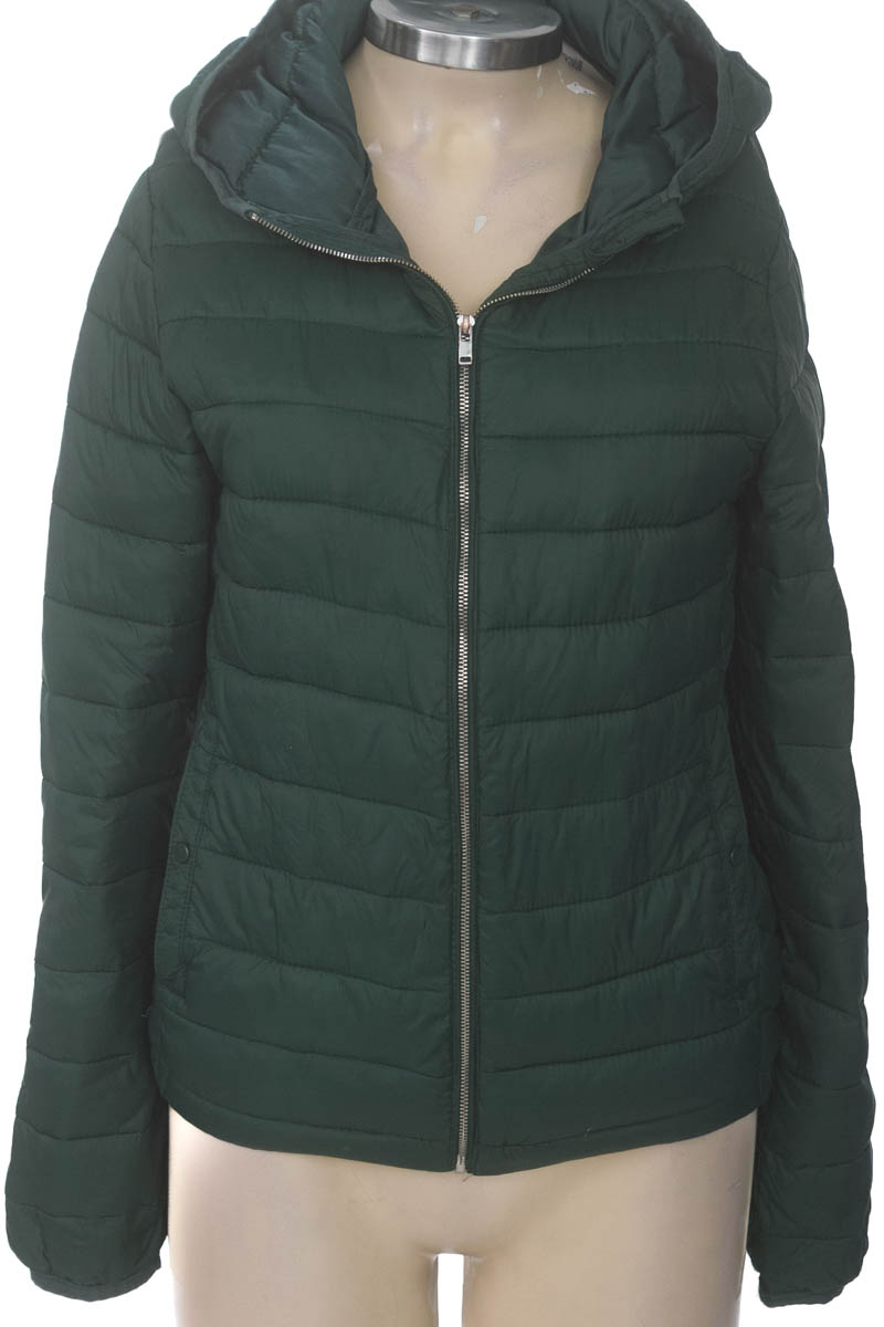 Chaqueta / Abrigo color Verde - Pull & Bear