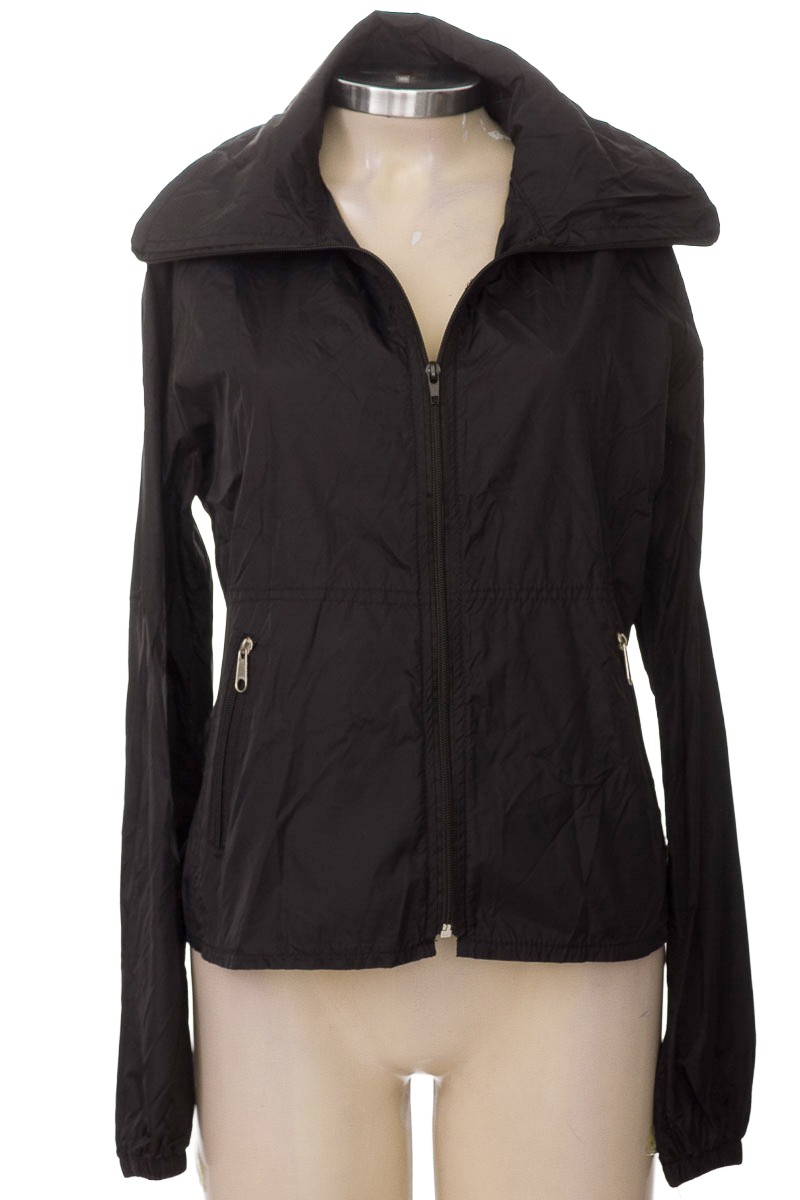 Ropa Deportiva / Salida de Baño color Negro - Closeando