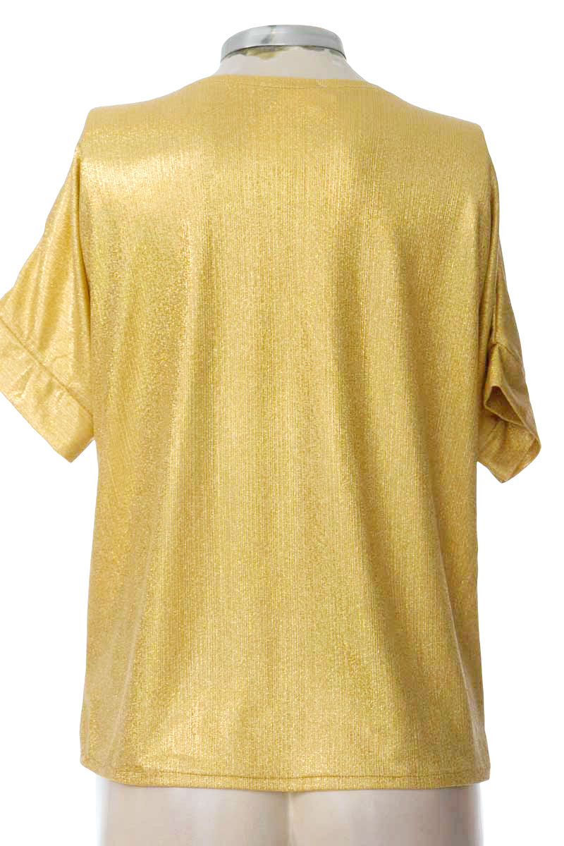 Top / Camiseta color Dorado - Closeando