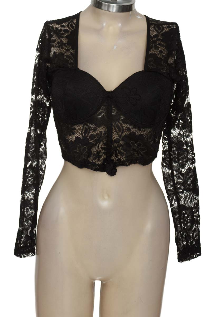 Top / Camiseta color Negro - Closeando
